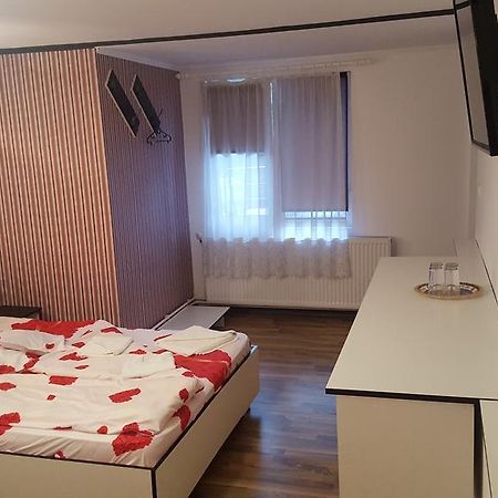 Appartamento Casa Leo Haţeg Esterno foto